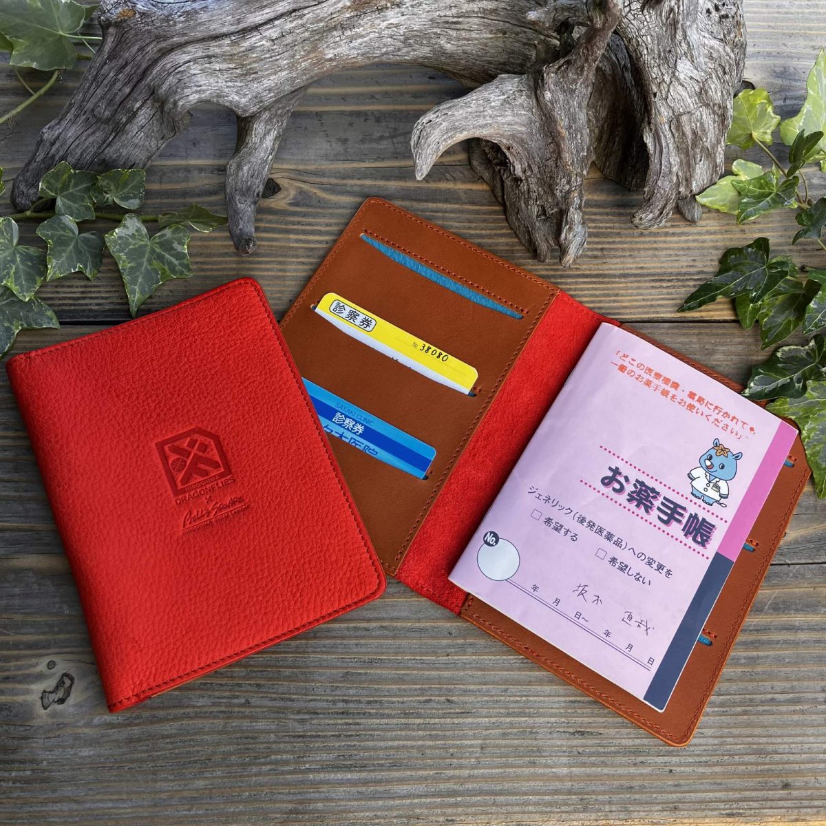 画像6: 広島ジビエレザー×ドラゴンフライズコラボグッズ ジビエ鹿革のA6サイズマルチ手帳カバー お薬手帳や母子手帳カバー・パスポートケースにも手触り抜群 イニシャル刻印対応 (6)