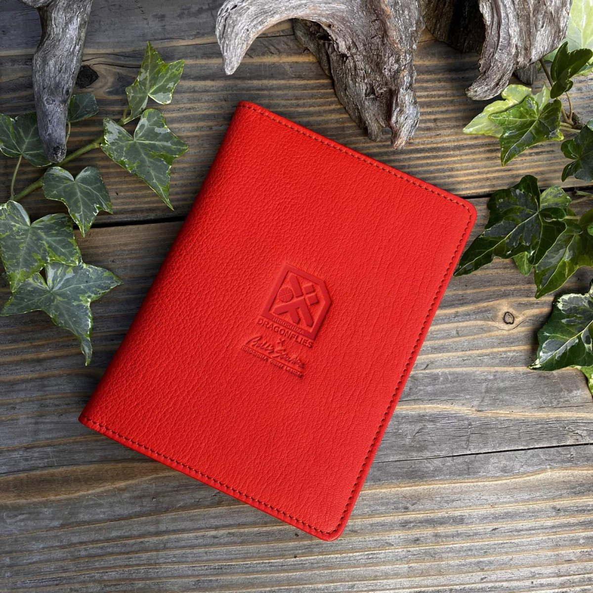 画像5: 広島ジビエレザー×ドラゴンフライズコラボグッズ ジビエ鹿革のA6サイズマルチ手帳カバー お薬手帳や母子手帳カバー・パスポートケースにも手触り抜群 イニシャル刻印対応 (5)