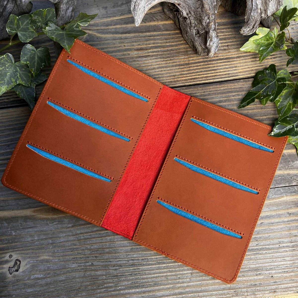 画像4: 広島ジビエレザー×ドラゴンフライズコラボグッズ ジビエ鹿革のA6サイズマルチ手帳カバー お薬手帳や母子手帳カバー・パスポートケースにも手触り抜群 イニシャル刻印対応 (4)