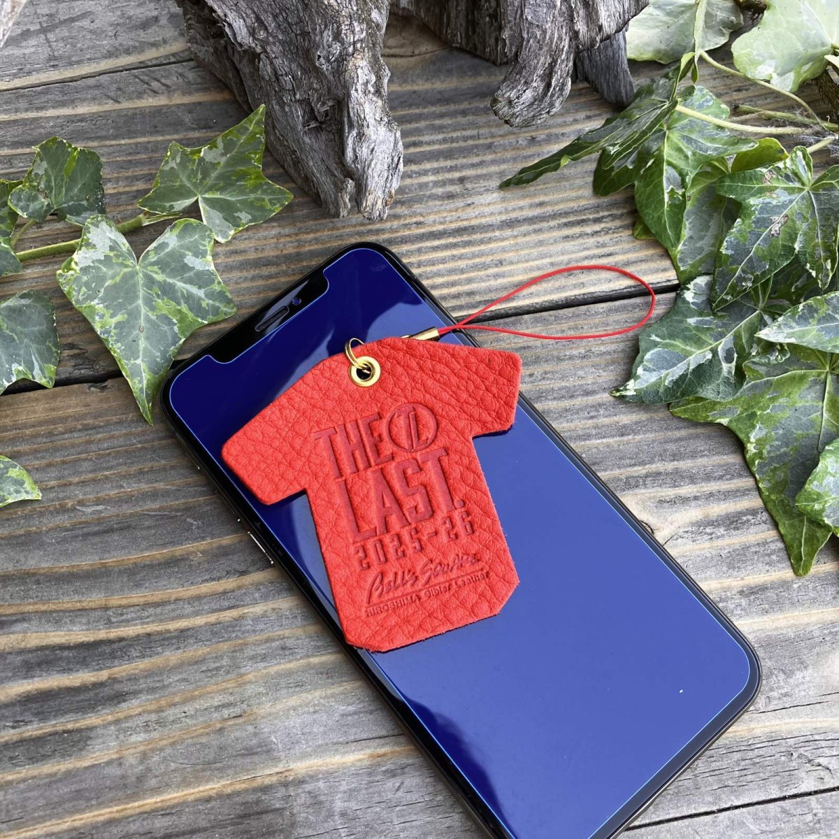 画像2: 広島ジビエレザー×ドラゴンフライズコラボグッズ 数量限定ジビエ鹿革スマホクリーナー「シーズンロゴVer」 液晶画面もメガネもピカピカ〜 (2)