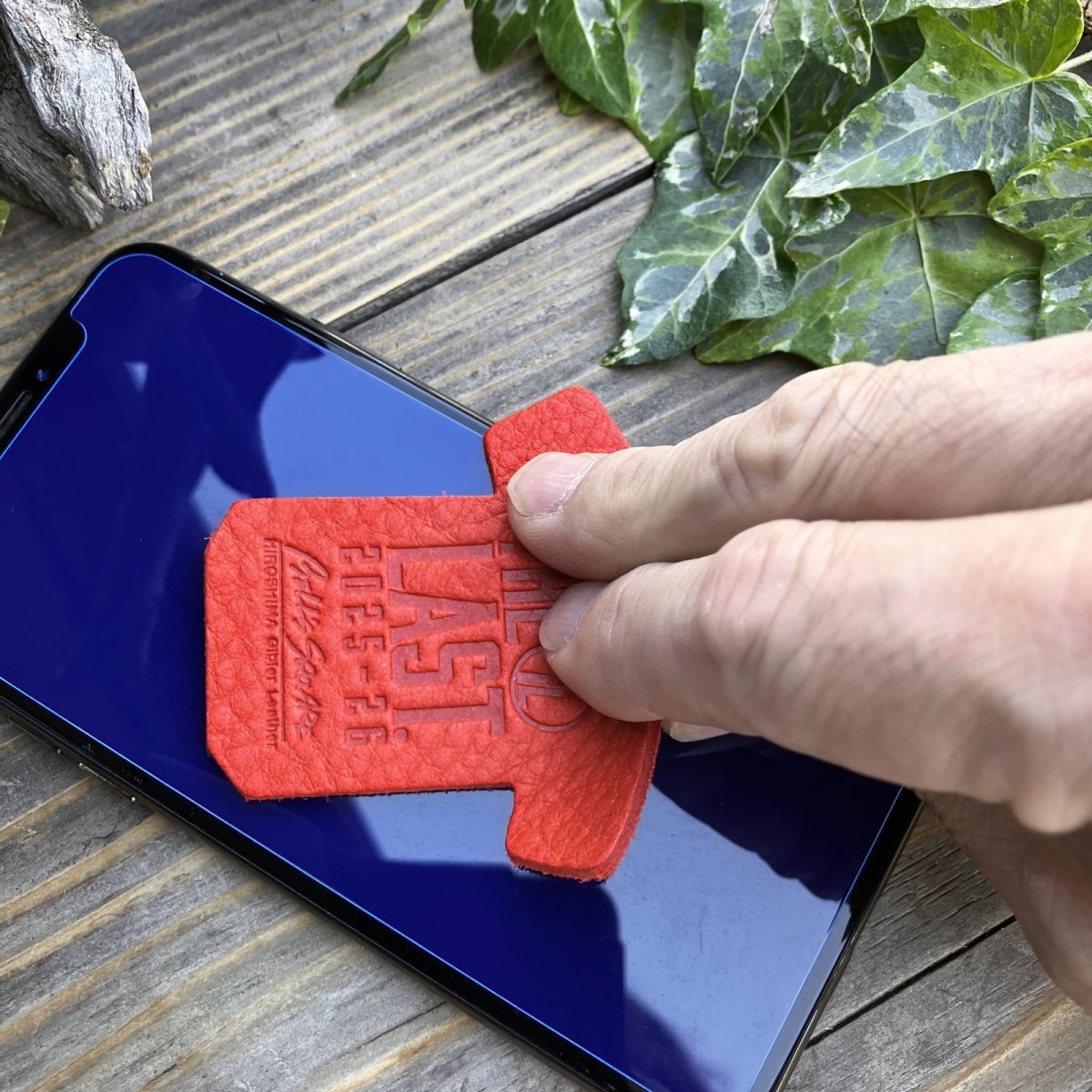 画像4: 広島ジビエレザー×ドラゴンフライズコラボグッズ 数量限定ジビエ鹿革スマホクリーナー「シーズンロゴVer」 液晶画面もメガネもピカピカ〜 (4)