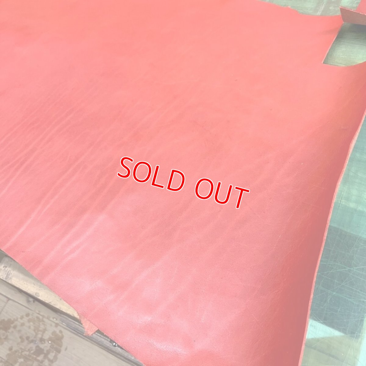 画像2: 栃木レザー　ジーンズレザーレッド　半端 (2)