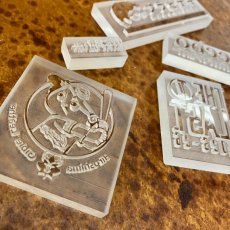 画像1: 【彫刻機加工・オーダーメイド】アクリル刻印プレート 60×60mm以内 (1)