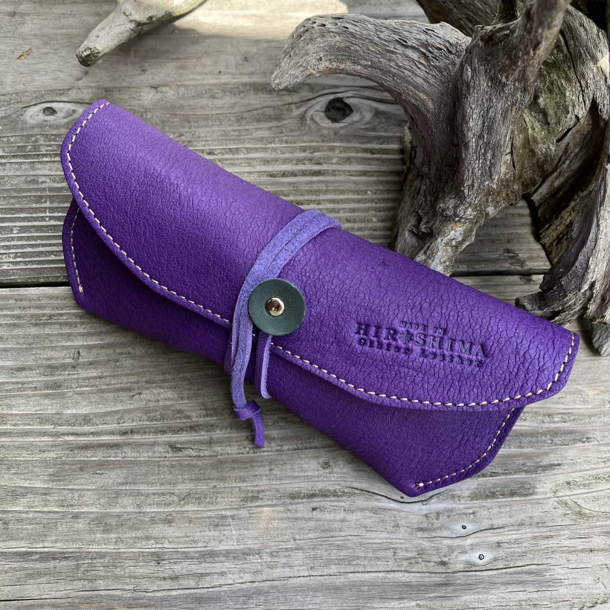 画像4: 【広島ジビエレザー】天然鹿革　革紐で巻くやさしいメガネケース　 (4)