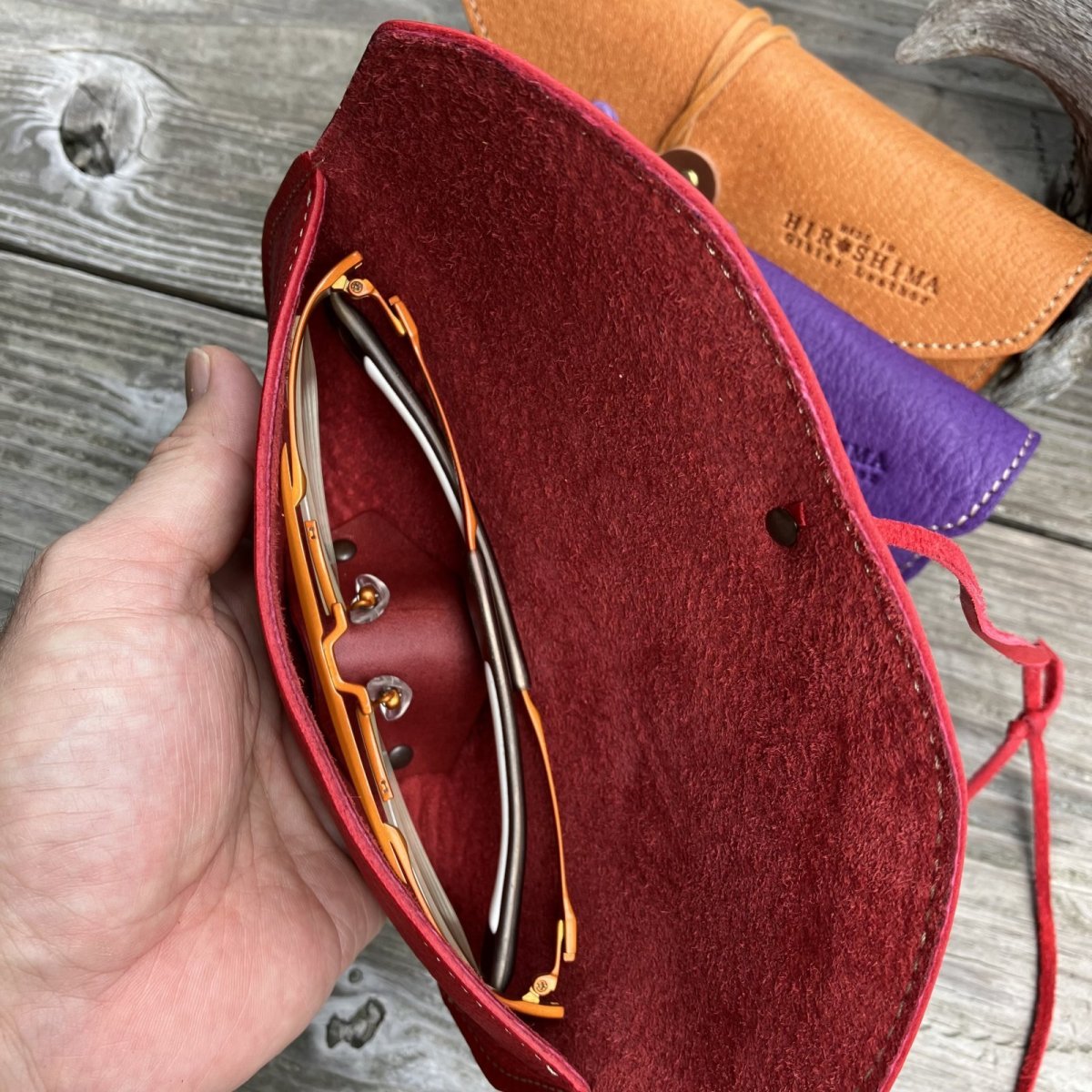 画像6: 【広島ジビエレザー】天然鹿革　革紐で巻くやさしいメガネケース　 (6)