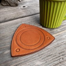 画像1: ジビエ鹿革「ロータリーエンジンモチーフ」コースター｜撥水加工×スウェード裏面｜記念品・OEM・ロゴ刻印オーダー可★記念品などご相談もお気軽に (1)