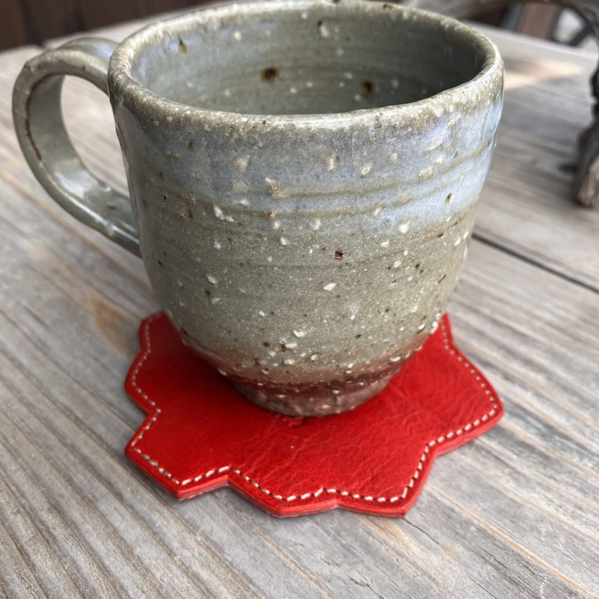 画像2: ジビエ鹿革「もみじモチーフ」コースター｜撥水加工×スウェード裏面｜記念品・OEM・ロゴ刻印オーダー可★記念品などご相談もお気軽に (2)