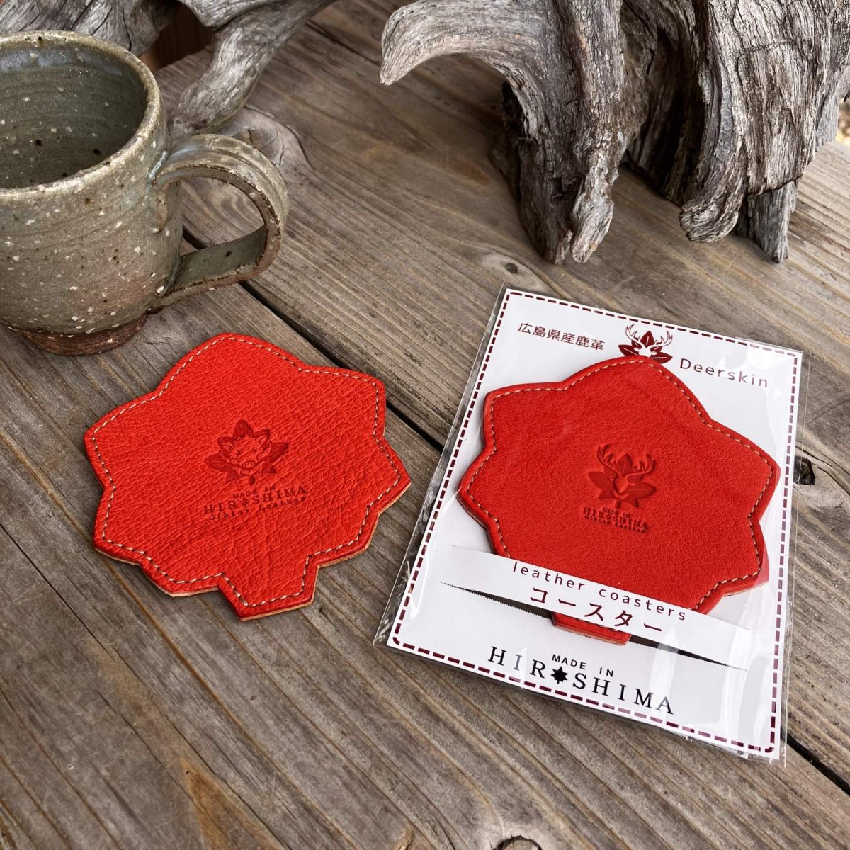 画像1: ジビエ鹿革「もみじモチーフ」コースター｜撥水加工×スウェード裏面｜記念品・OEM・ロゴ刻印オーダー可★記念品などご相談もお気軽に (1)