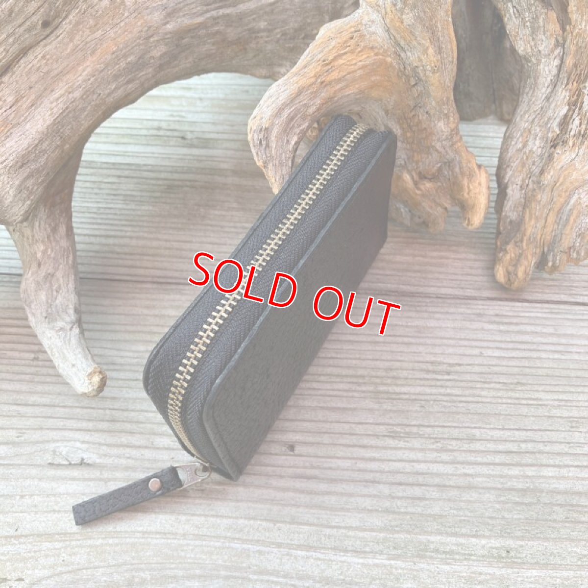 画像4: 【ヒグマレザー】ポケットにすっぽり！熊革＆牛革ラウンドファスナーミニウォレット (4)