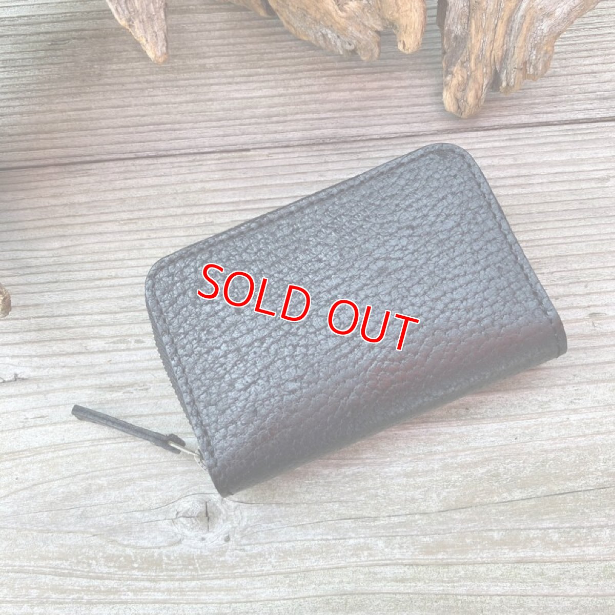 画像3: 【ヒグマレザー】ポケットにすっぽり！熊革＆牛革ラウンドファスナーミニウォレット (3)