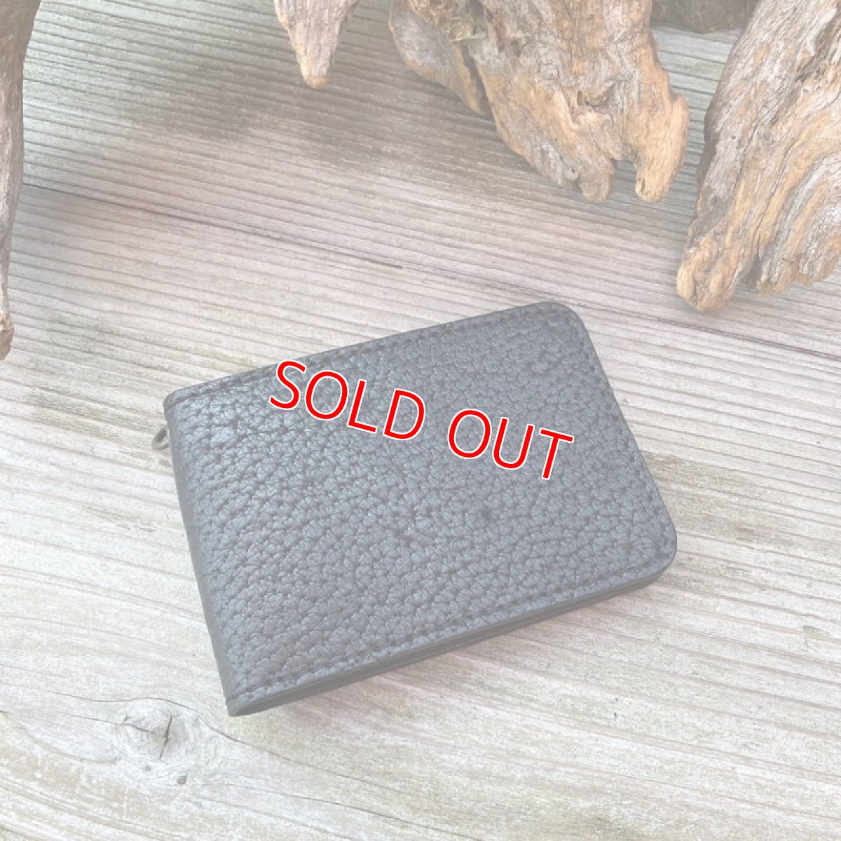 画像2: 【ヒグマレザー】荒々しいクマ革バージョン★二つ折りパスケース / カード入れ　リング付き (2)