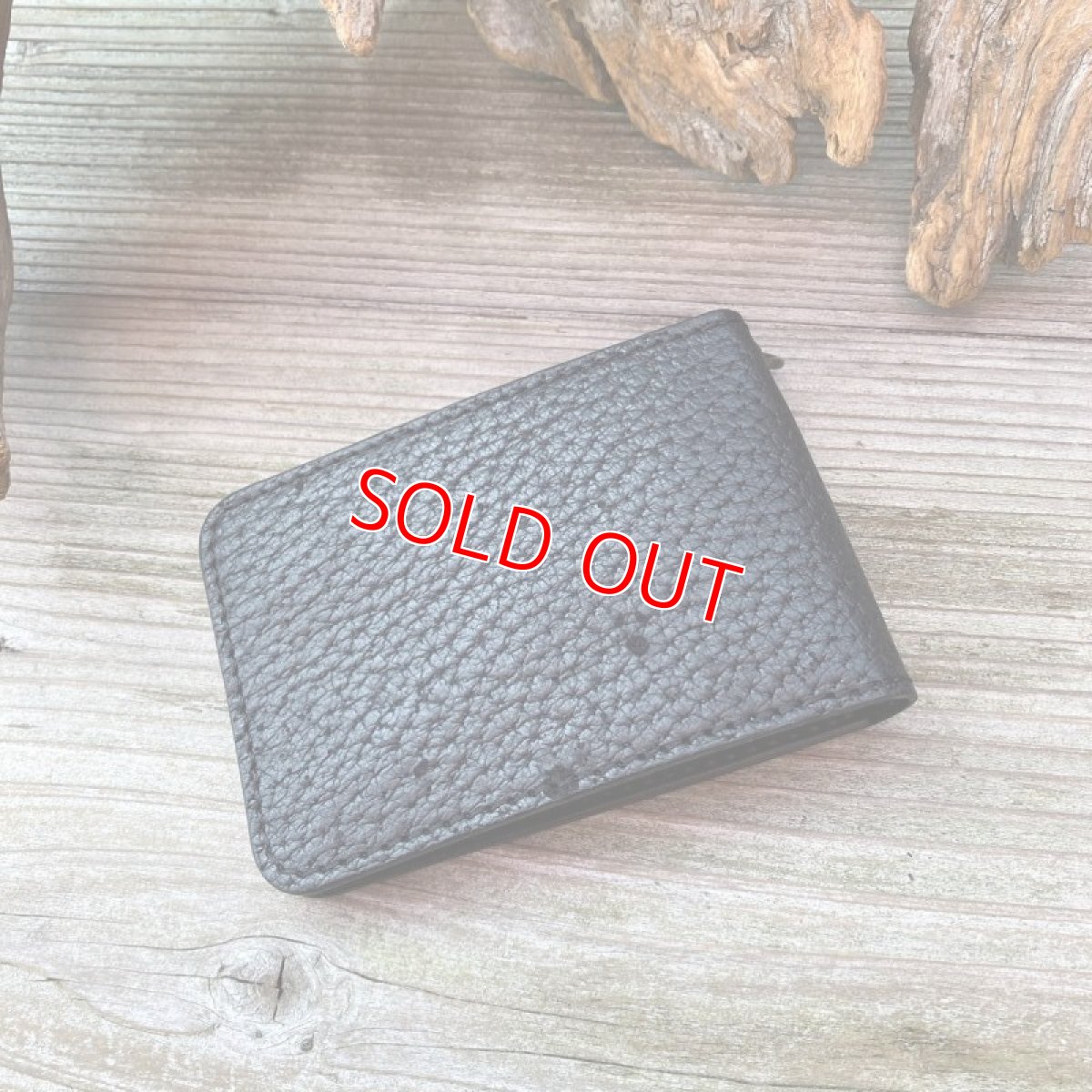 画像3: 【ヒグマレザー】荒々しいクマ革バージョン★二つ折りパスケース / カード入れ　リング付き (3)