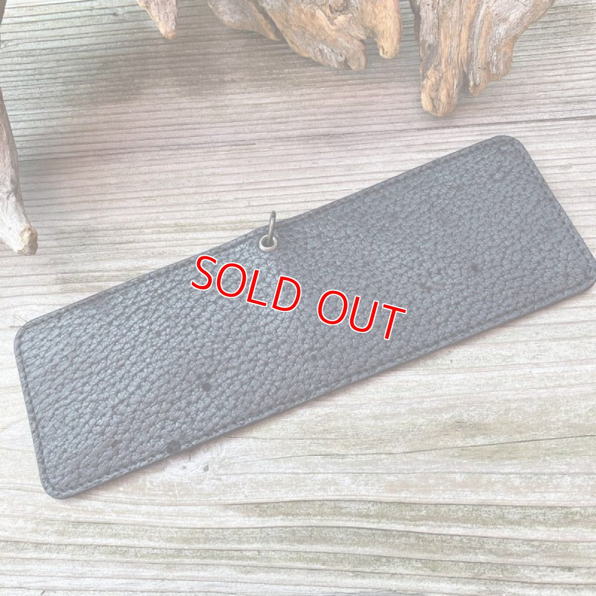 画像5: 【ヒグマレザー】荒々しいクマ革バージョン★二つ折りパスケース / カード入れ　リング付き (5)