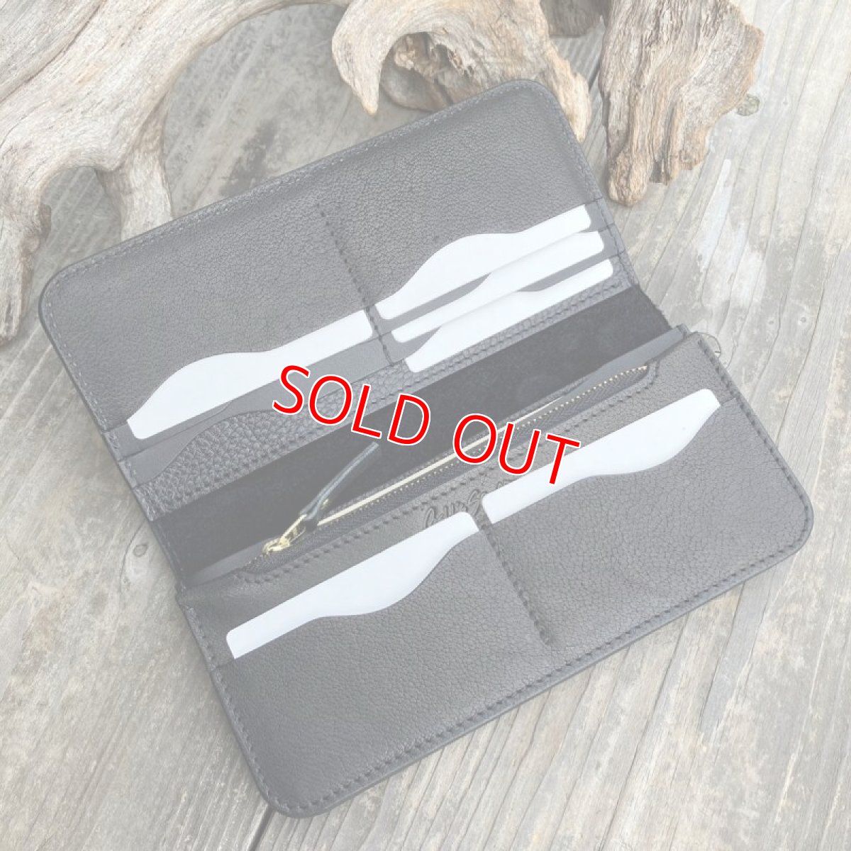 画像10: 【ツキノワグマレザー】スタンダードなデザインのとても使いやすい長財布　★お札の端も折れにくい構造です (10)