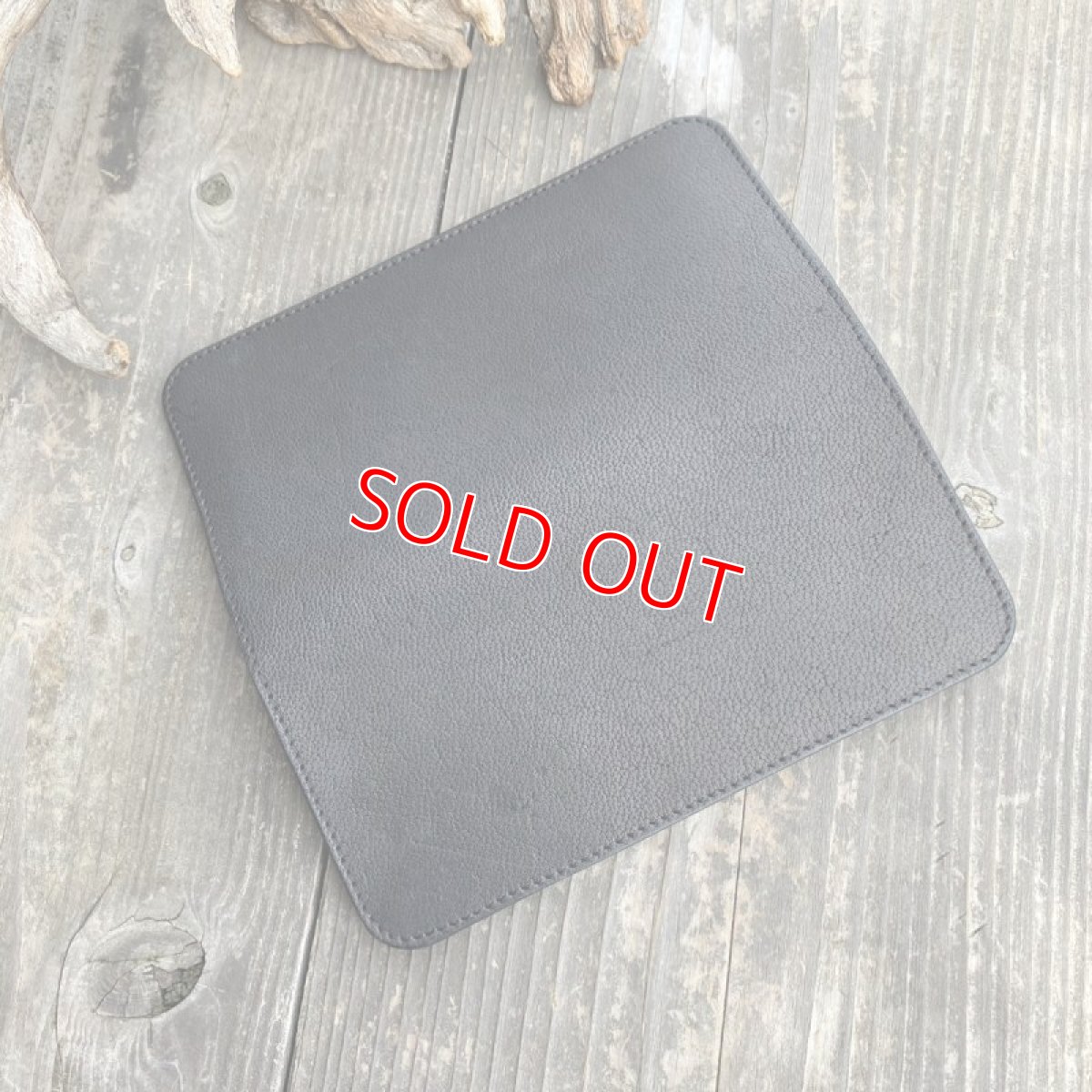 画像5: 【ツキノワグマレザー】スタンダードなデザインのとても使いやすい長財布　★お札の端も折れにくい構造です (5)