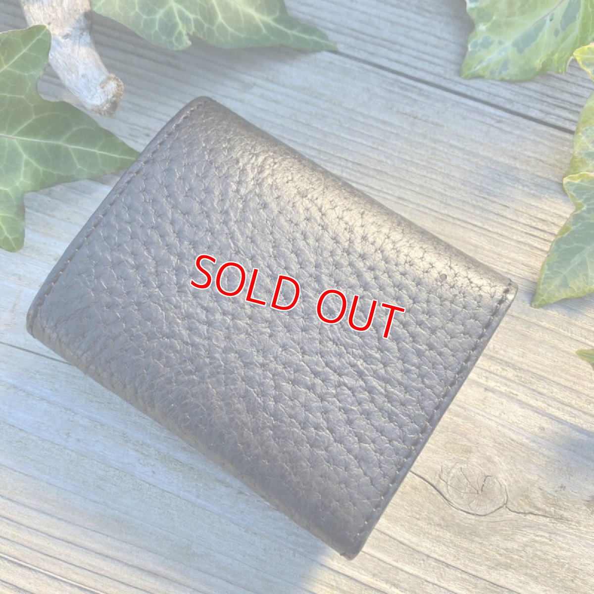 画像8: 【ヒグマレザー】荒々しいクマ革バージョン★カードが飛び出す！コンパクトにオールインワン財布 (8)