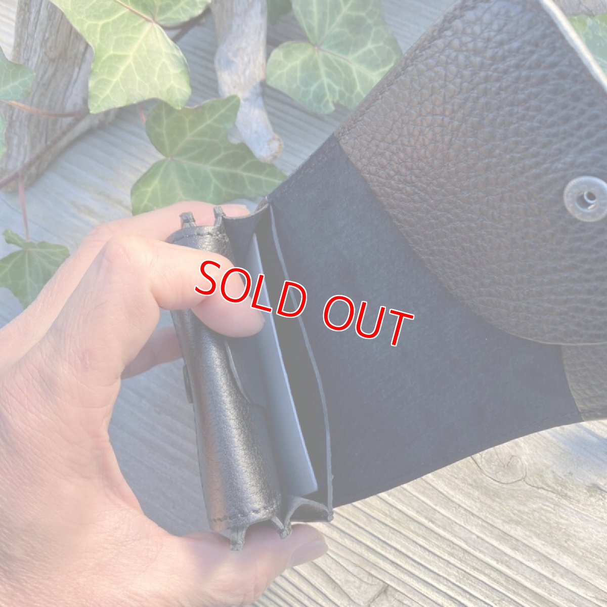 画像4: 【ヒグマレザー】荒々しいクマ革バージョン★カードが飛び出す！コンパクトにオールインワン財布 (4)