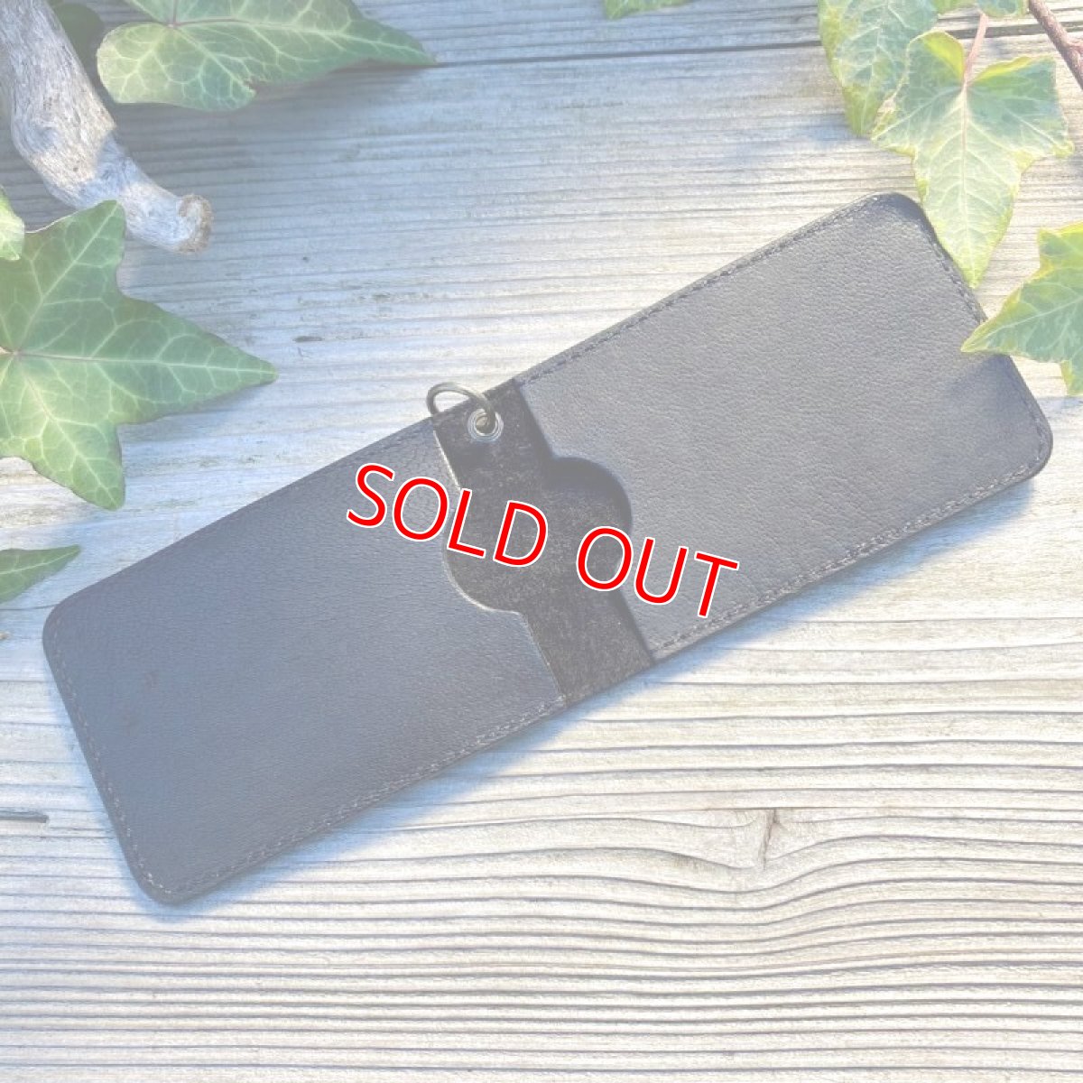 画像2: 【ツキノワグマレザー】荒々しいクマ革バージョン★二つ折りパスケース / カード入れ (2)