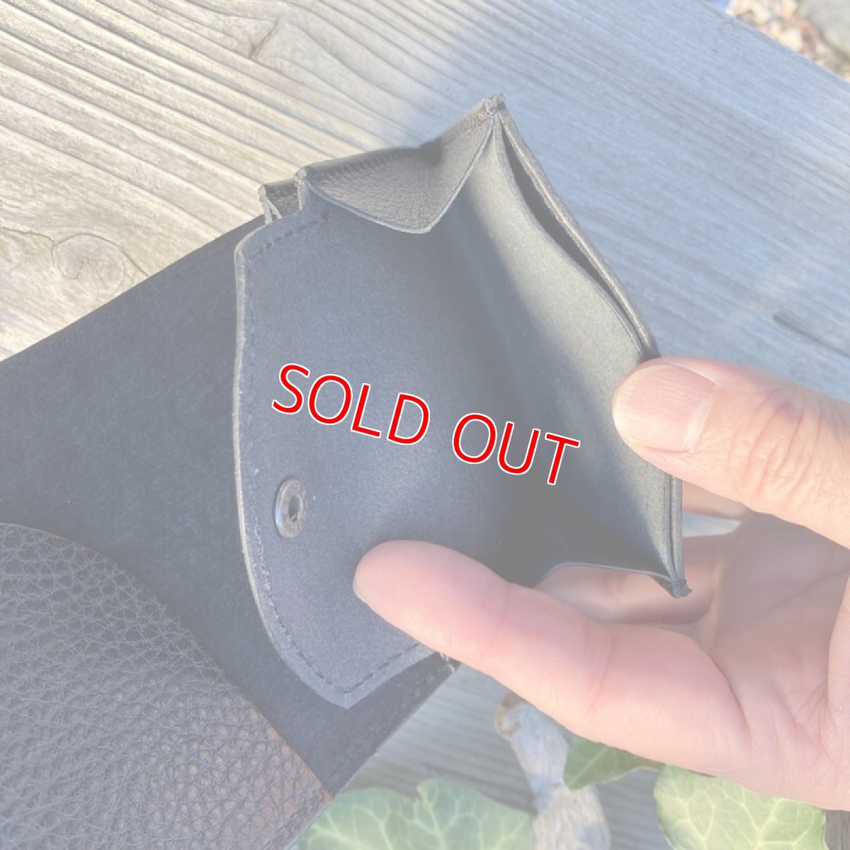 画像6: 【ヒグマレザー】荒々しいクマ革バージョン★カードが飛び出す！コンパクトにオールインワン財布 (6)