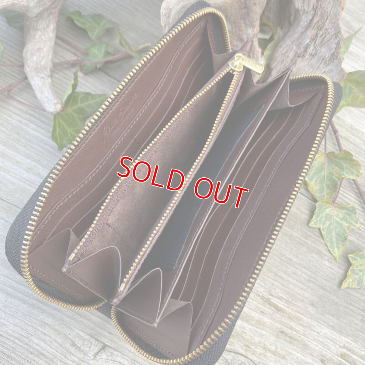 画像8: 【ツキノワグマレザー】ラウンドファスナー長財布　★NEWタイプツキノワグマ革＆牛革バージョン (8)