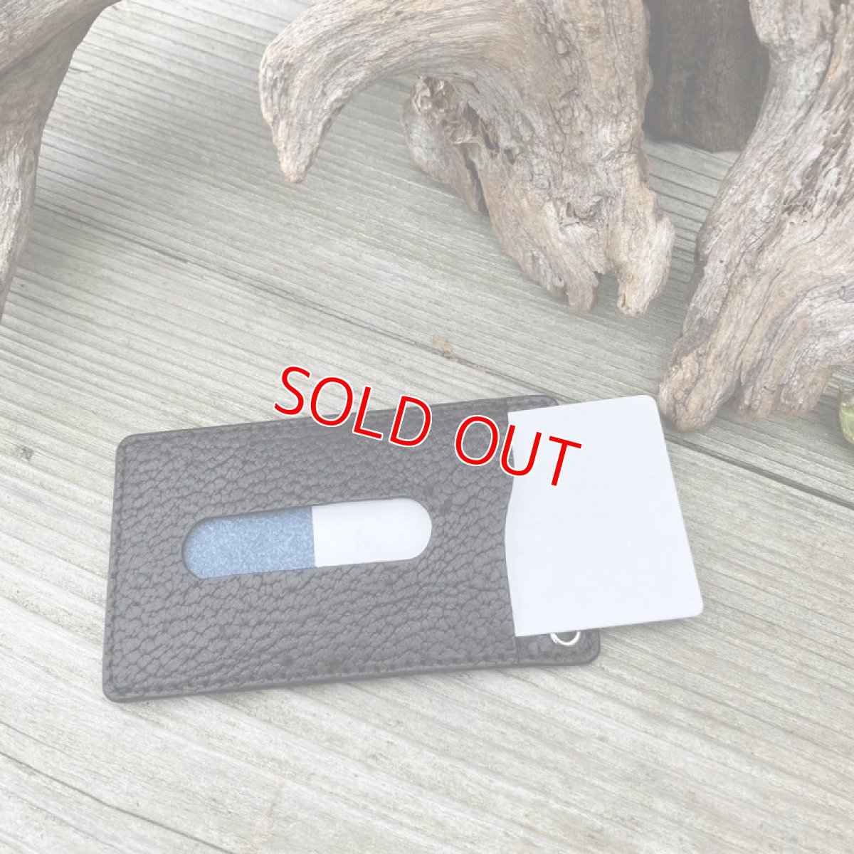 画像3: 【ヒグマレザー】荒々しいクマ革バージョン★パスケース / カード入れ　熊革ブラック&牛革ネイビー (3)