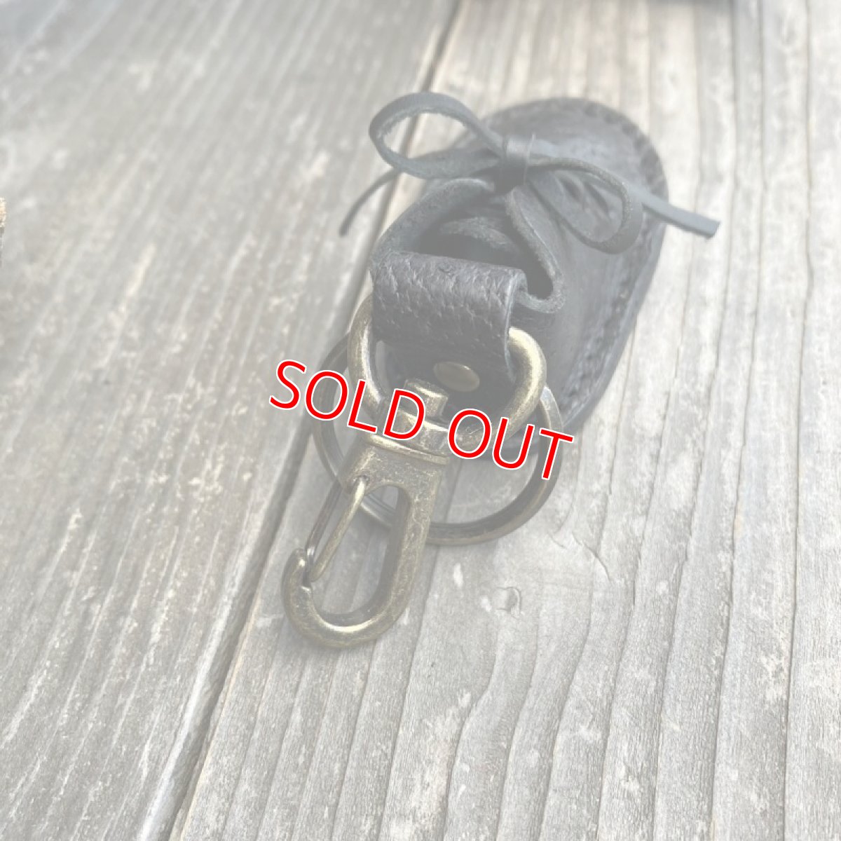 画像3: 【ヒグマ】熊革スニーカーキーホルダー/チャーム (3)