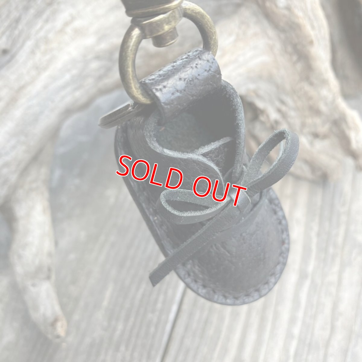 画像4: 【ヒグマ】熊革スニーカーキーホルダー/チャーム (4)