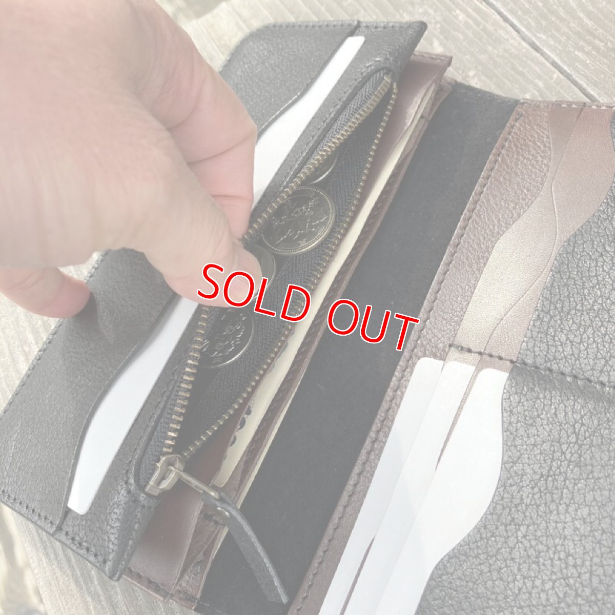 画像11: 【ヒグマレザー】スタンダードなデザインのとても使いやすい職人手作り長財布　★お札の端も折れにくい構造です (11)