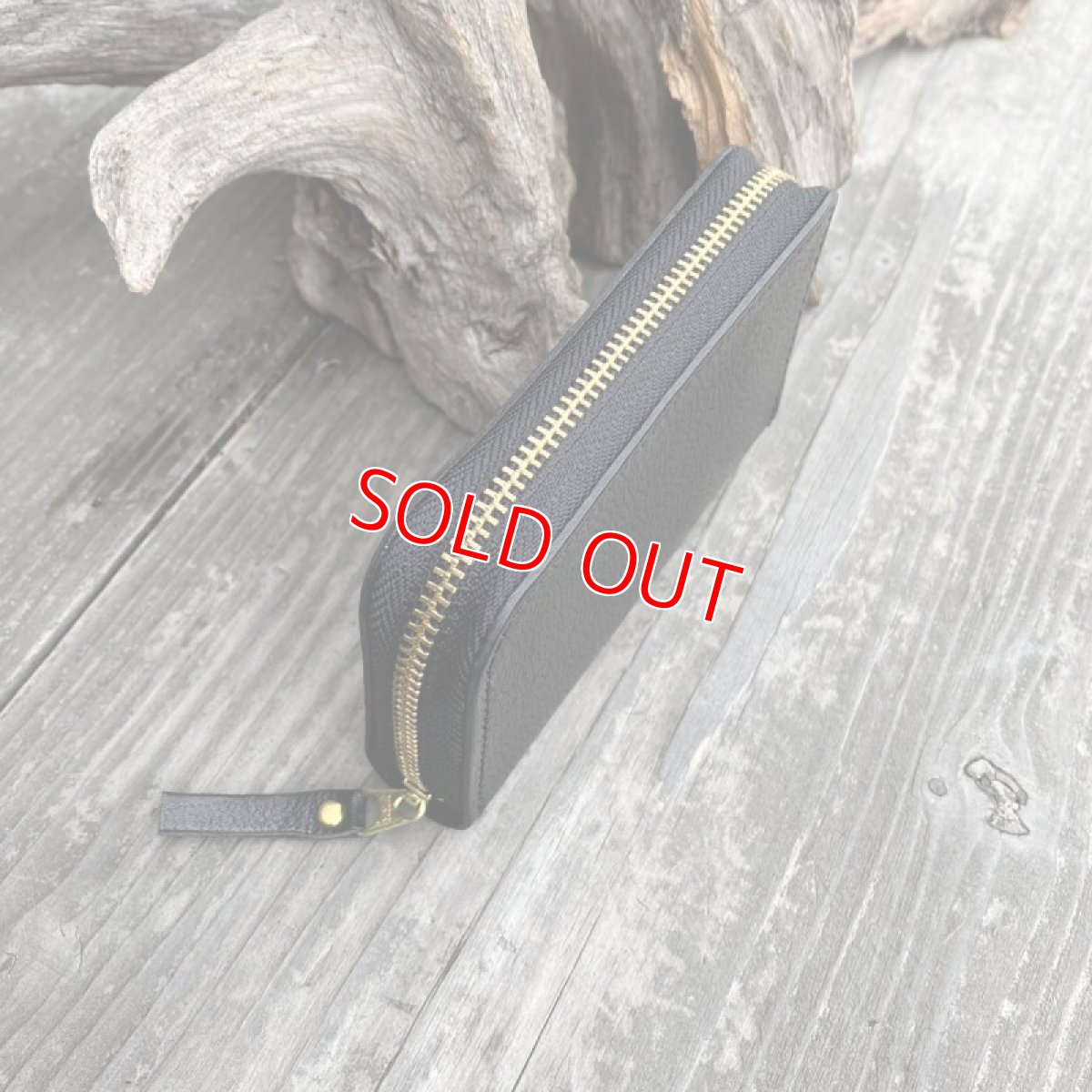 画像2: 【ツキノワグマレザー】ポケットにすっぽり！熊革＆牛革ラウンドファスナーミニウォレット (2)