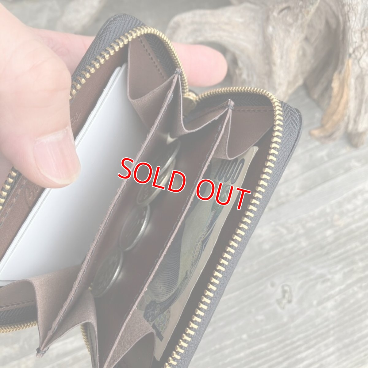 画像7: 【ツキノワグマレザー】ポケットにすっぽり！熊革＆牛革ラウンドファスナーミニウォレット (7)