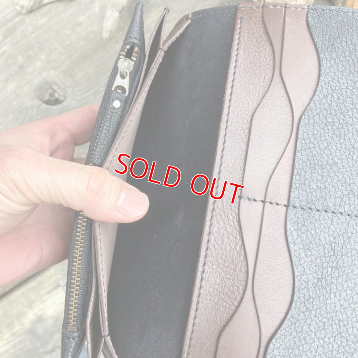 画像7: 【ヒグマレザー】スタンダードなデザインのとても使いやすい職人手作り長財布　★お札の端も折れにくい構造です (7)