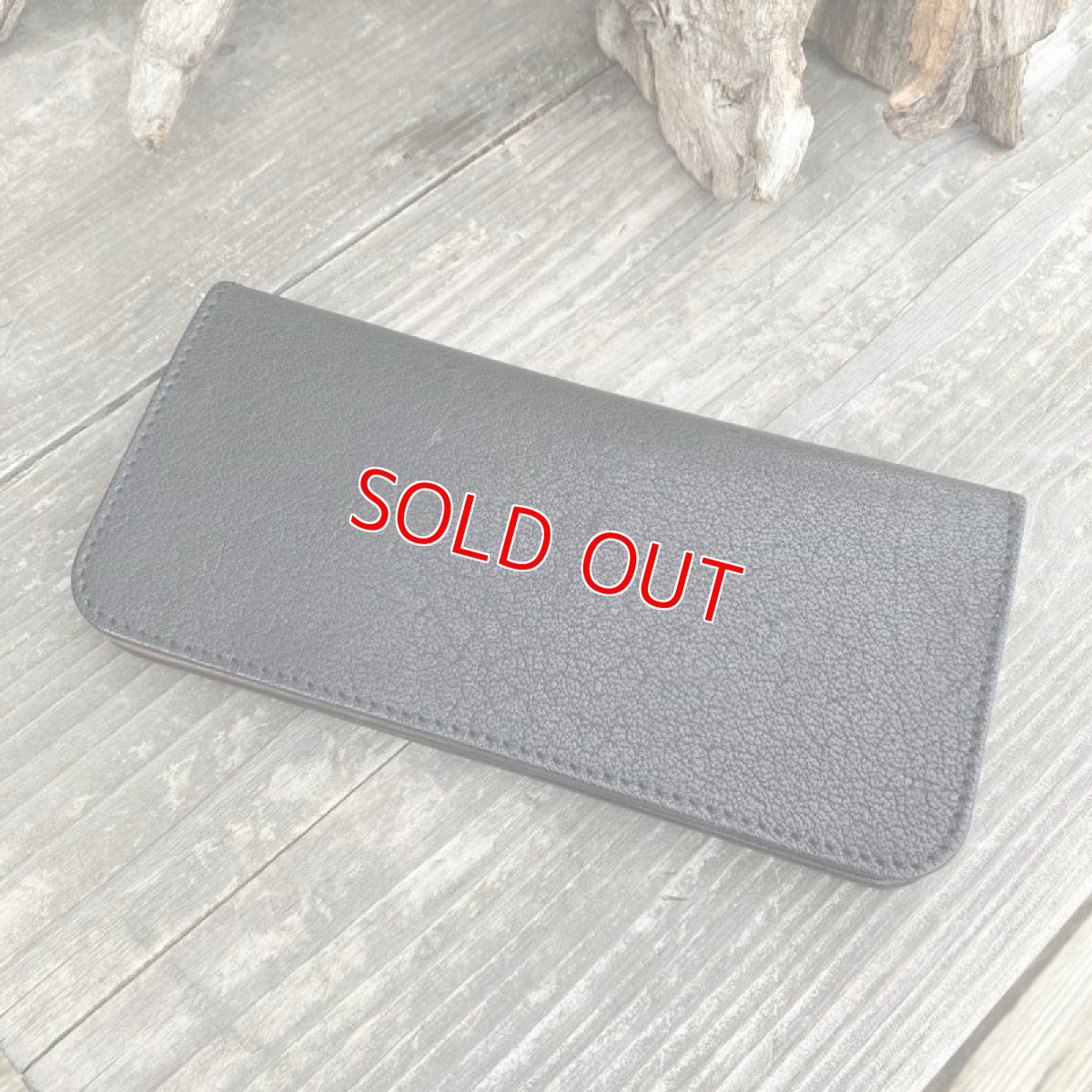 画像3: 【ヒグマレザー】スタンダードなデザインのとても使いやすい職人手作り長財布　★お札の端も折れにくい構造です (3)