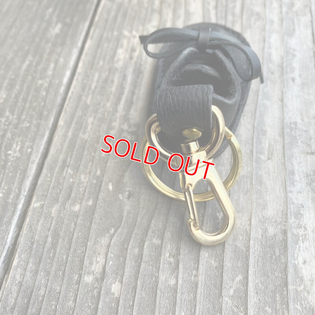 画像3: 【ツキノワグマ】熊革スニーカーキーホルダー/チャーム (3)