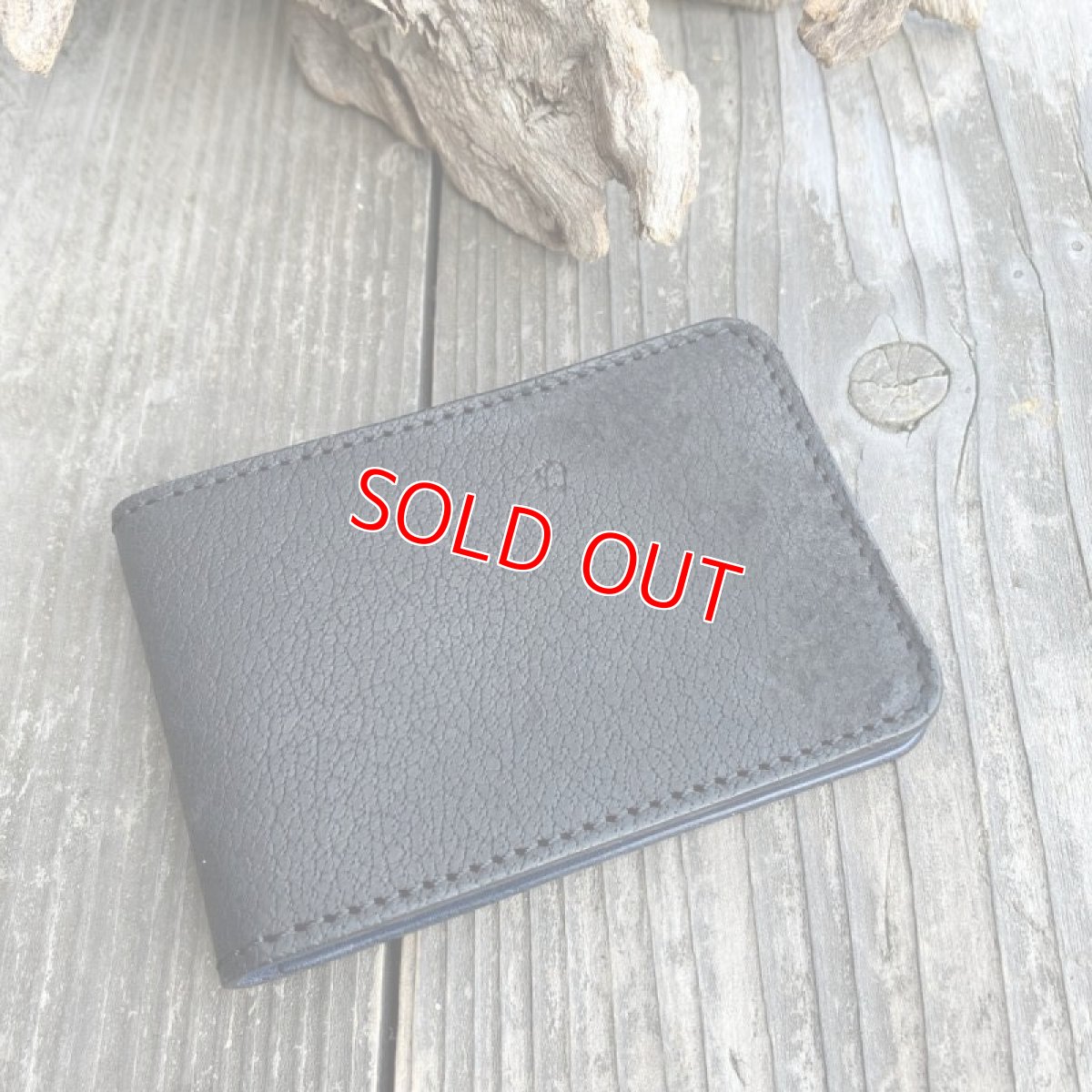 画像5: 【ツキノワグマレザー】荒々しいクマ革バージョン★二つ折りパスケース / カード入れ (5)