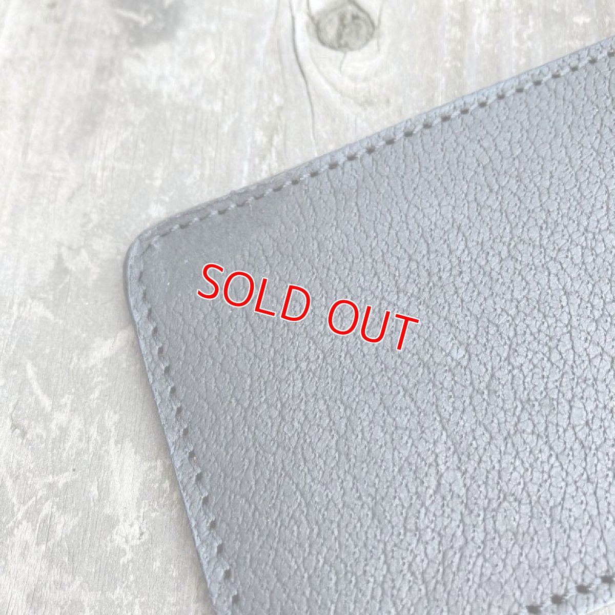 画像3: 【ツキノワグマレザー】荒々しいクマ革バージョン★二つ折りパスケース / カード入れ (3)