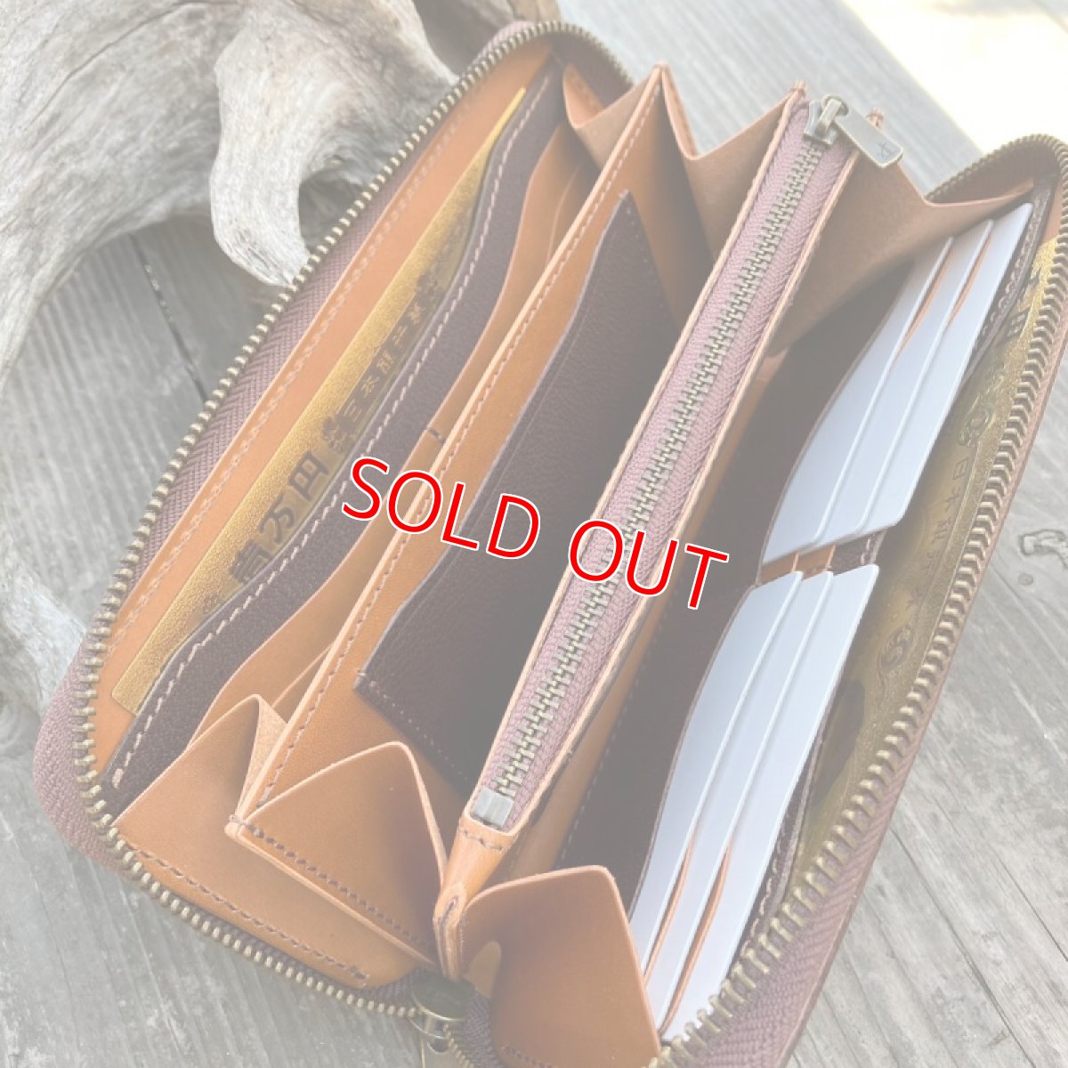 画像11: 【ツキノワグマレザー】ラウンドファスナー長財布　★NEWタイプツキノワグマ革＆牛革バージョン ダークブラウン (11)