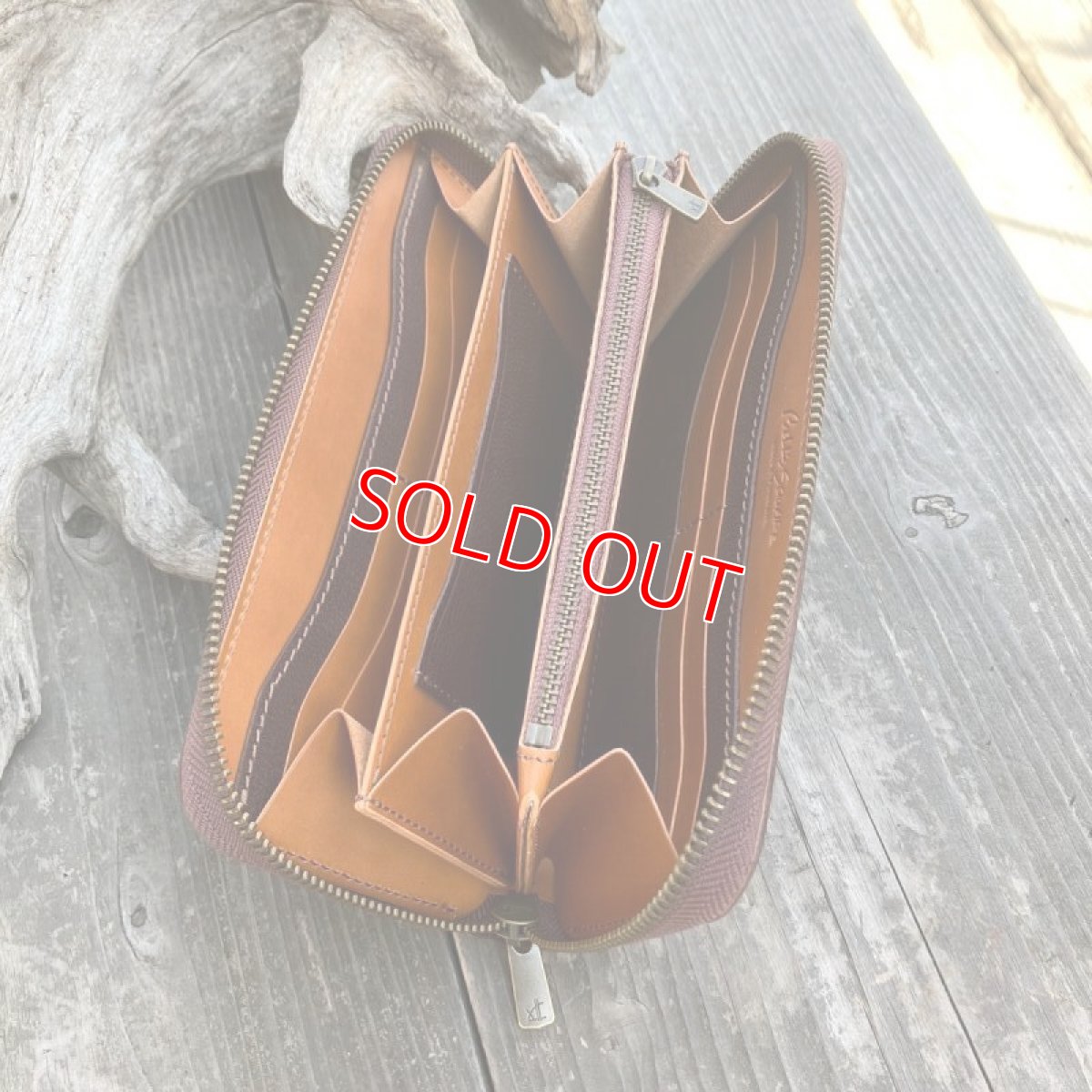 画像4: 【ツキノワグマレザー】ラウンドファスナー長財布　★NEWタイプツキノワグマ革＆牛革バージョン ダークブラウン (4)