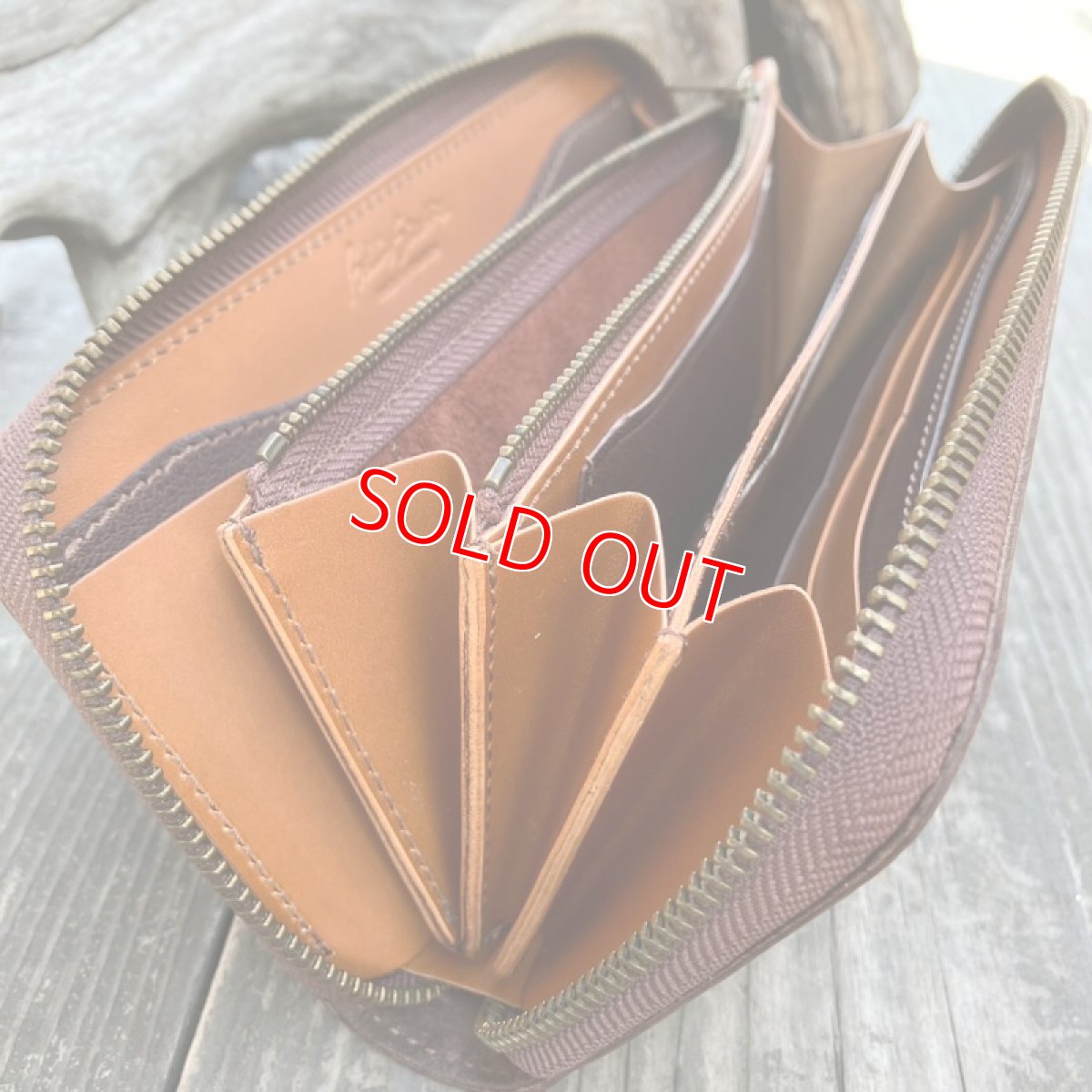 画像9: 【ツキノワグマレザー】ラウンドファスナー長財布　★NEWタイプツキノワグマ革＆牛革バージョン ダークブラウン (9)