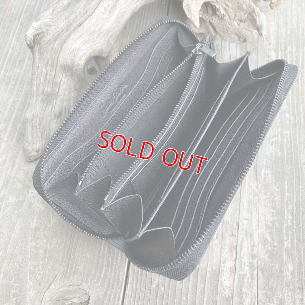 画像2: 北海道産ヒグマ革　限定1点ラウンドファスナー長財布　プレミアムバージョン (2)