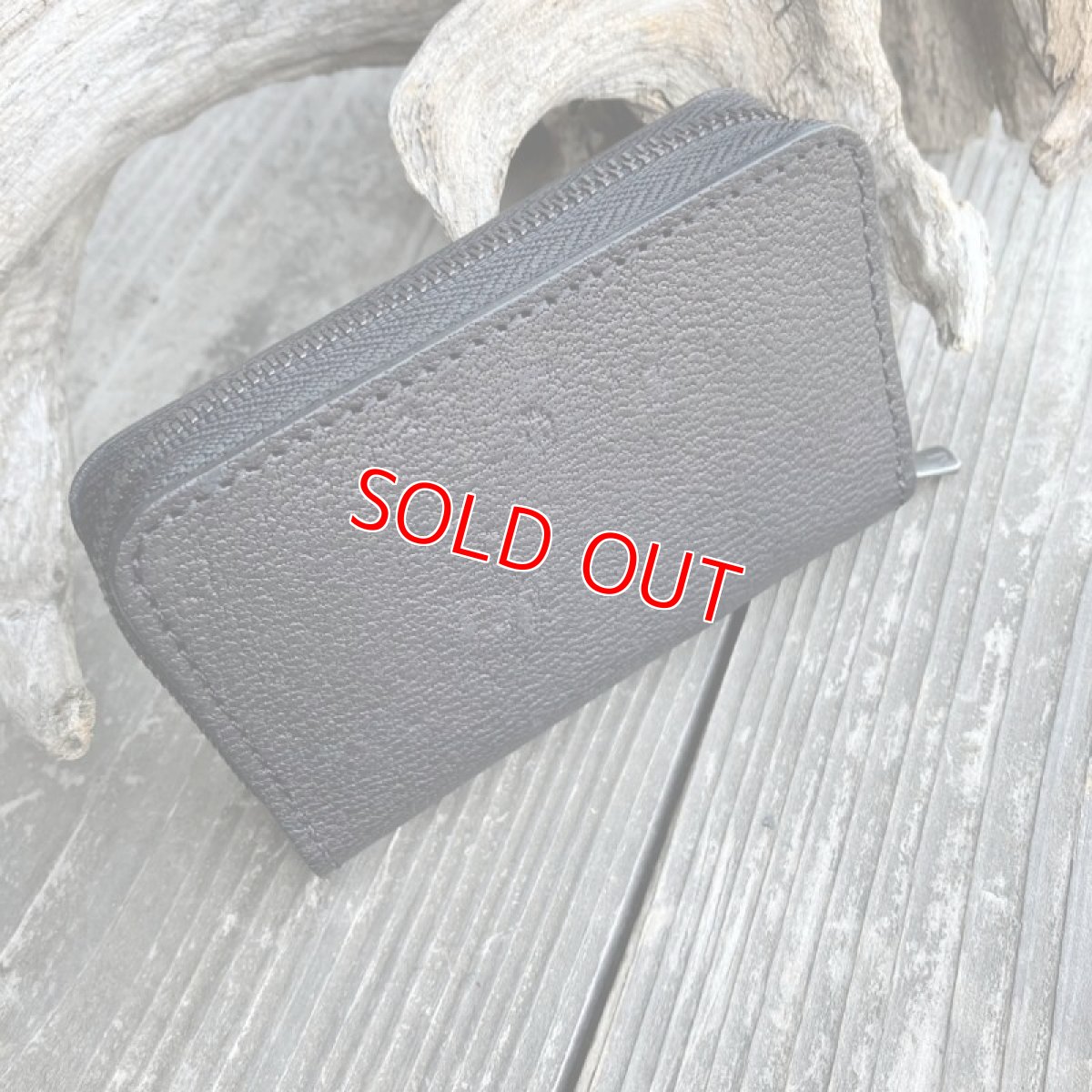 画像2: 【ヒグマレザー】ポケットにすっぽり!熊革&牛革ラウンドファスナーミニウォレット (2)