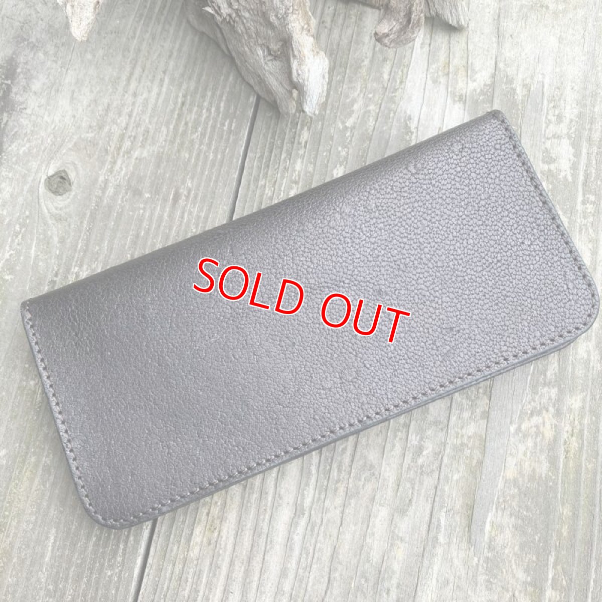 画像2: 【ヒグマレザー】北海道産☆ヒグマ革&牛革　スタンダード長財布　 (2)