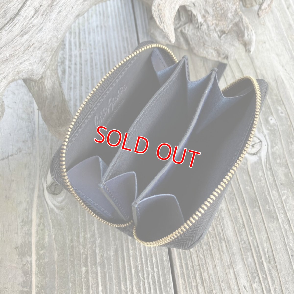 画像5: 【ツキノワグマ革】ポケットにすっぽり！熊革＆牛革ラウンドファスナーミニウォレット　ブラック (5)