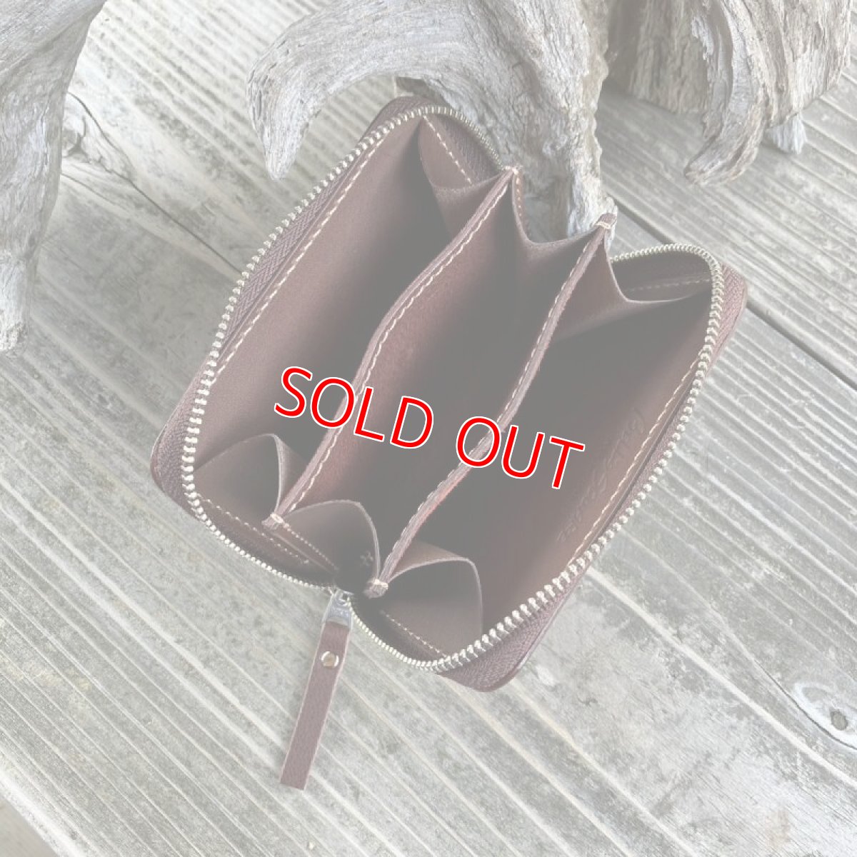 画像7: 【ツキノワグマ革】ポケットにすっぽり！熊革＆牛革ラウンドファスナーミニウォレット　ブラウン (7)