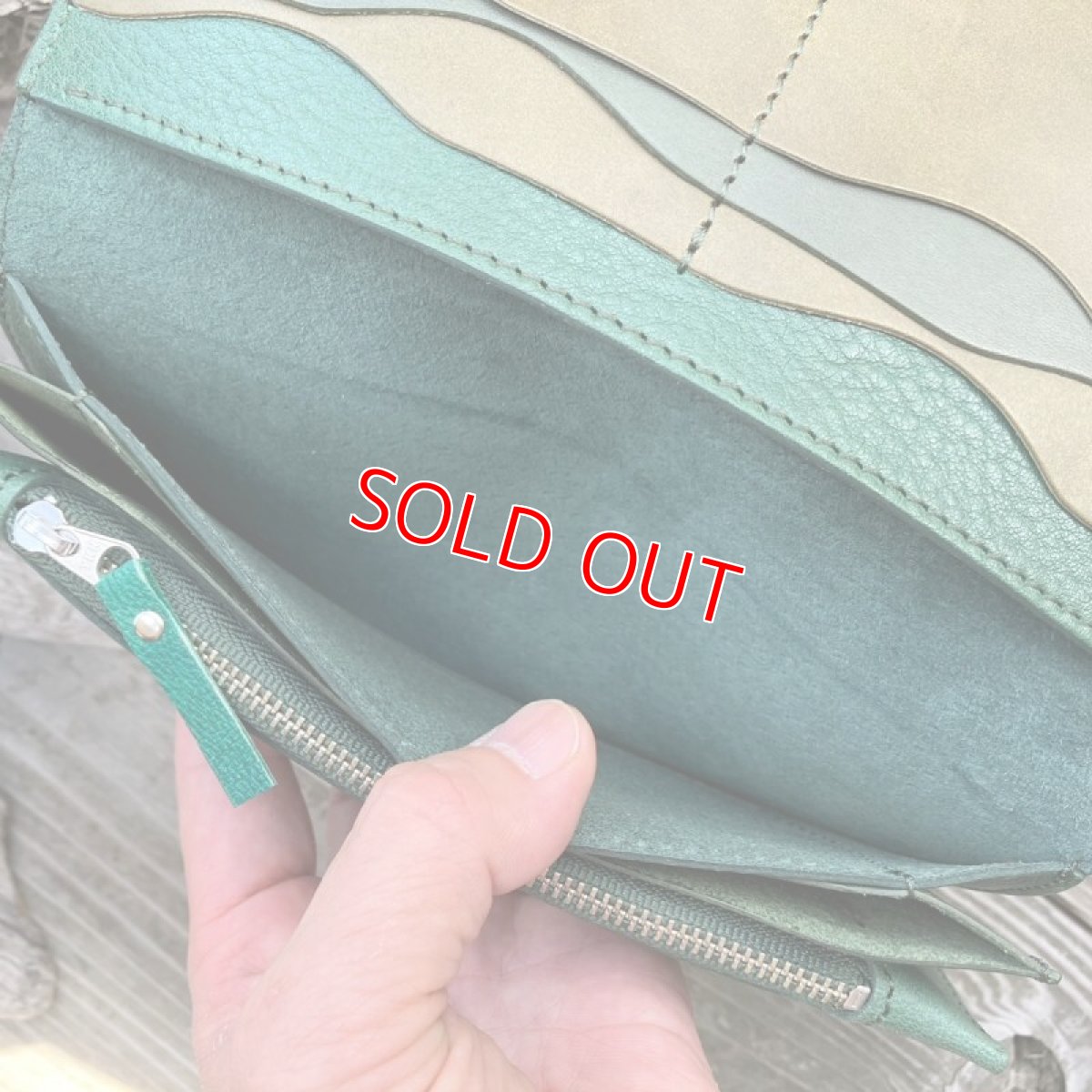 画像6: 【ツキノワグマレザー】人気の長財布がツキノワグマ革で登場！現品1点限り・限定色ムラ染めグリーン (6)