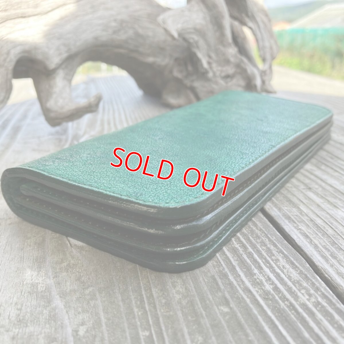 画像11: 【ツキノワグマレザー】人気の長財布がツキノワグマ革で登場！現品1点限り・限定色ムラ染めグリーン (11)