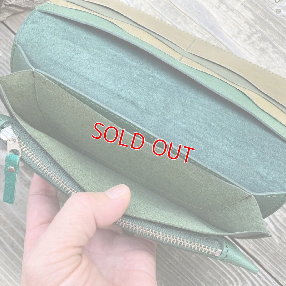 画像5: 【ツキノワグマレザー】人気の長財布がツキノワグマ革で登場！現品1点限り・限定色ムラ染めグリーン (5)