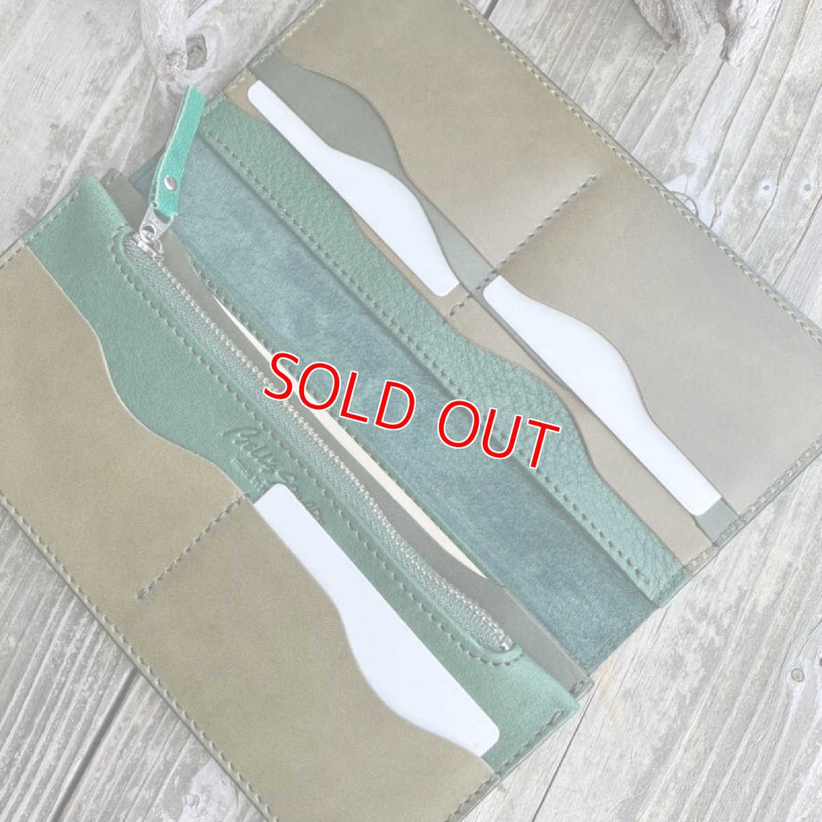 画像7: 【ツキノワグマレザー】人気の長財布がツキノワグマ革で登場！現品1点限り・限定色ムラ染めグリーン (7)