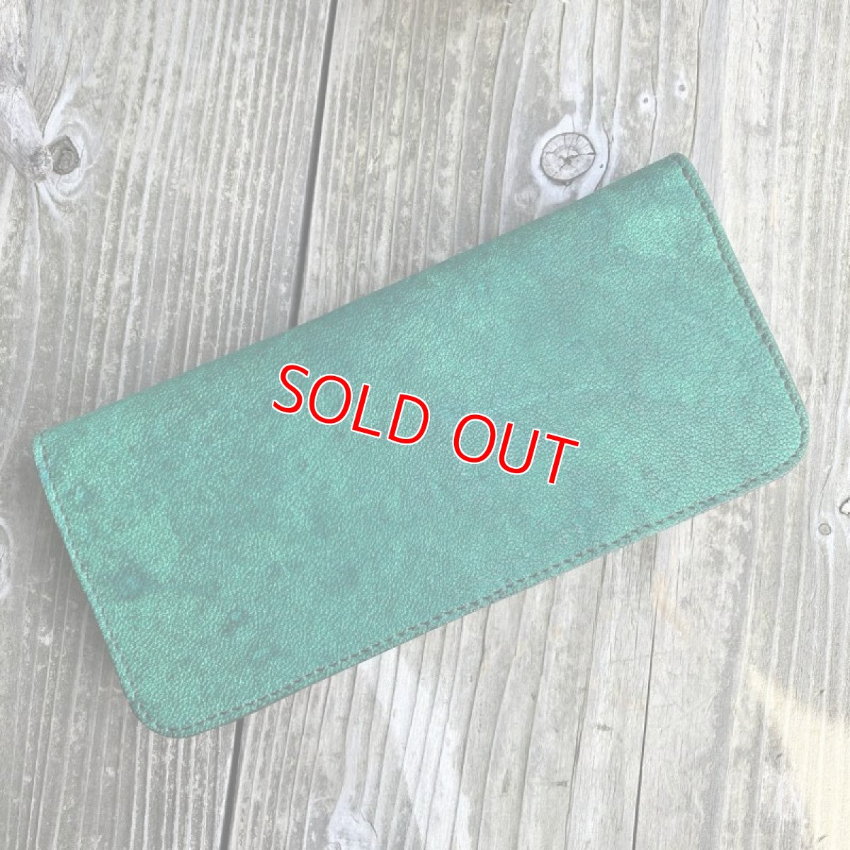 画像3: 【ツキノワグマレザー】人気の長財布がツキノワグマ革で登場！現品1点限り・限定色ムラ染めグリーン (3)