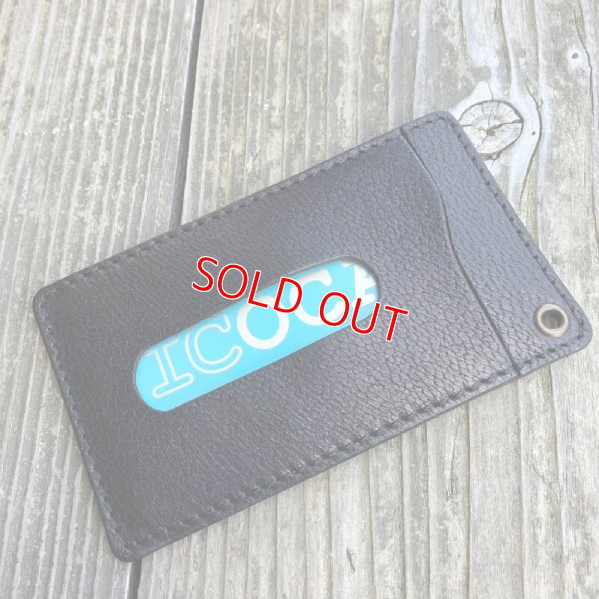 画像2: 【ヒグマレザー】ワイルドな質感ヒグマ革バージョン★パスケース / カード入れ 　ブラック (2)