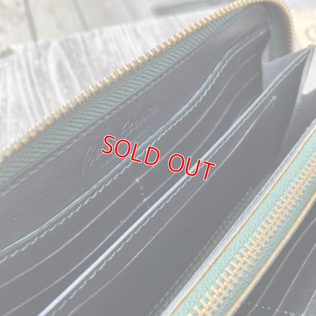 画像9: 【ツキノワグマレザー】ラウンドファスナー長財布　ツキノワグマ革＆牛革バージョン グリーン＆ブラック (9)